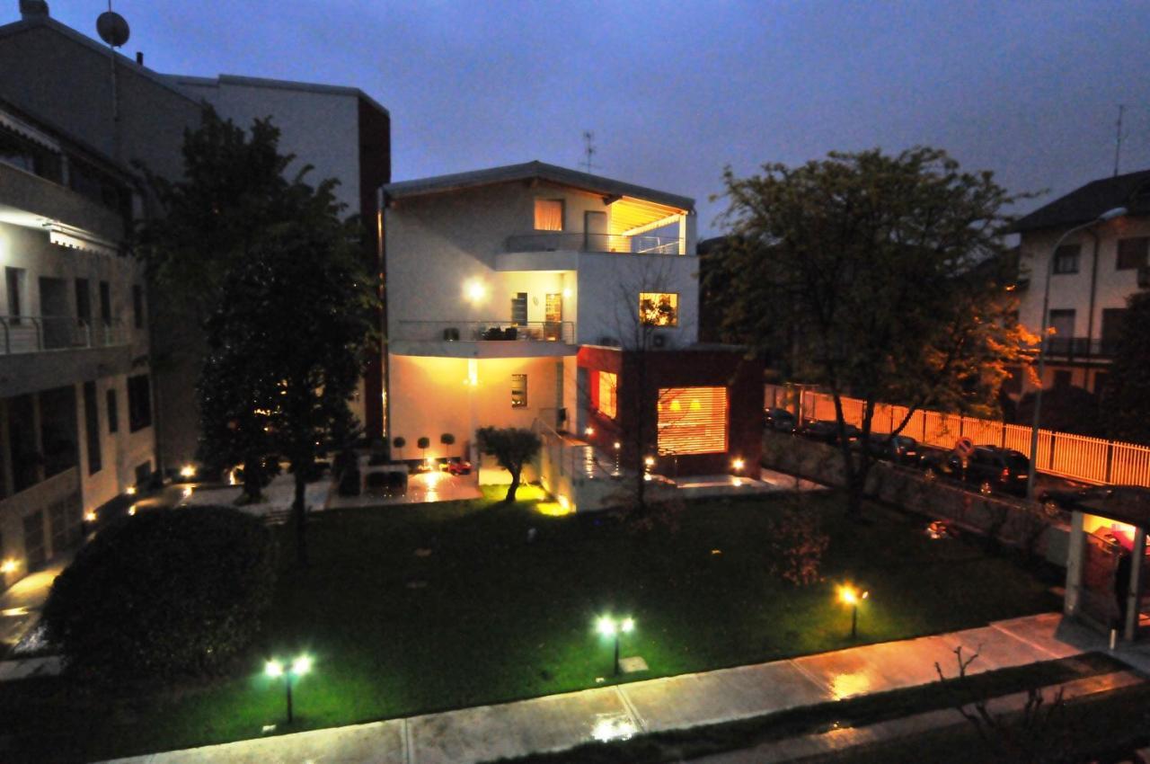 Flatmilan Hotel Cernusco Sul Naviglio Exterior photo